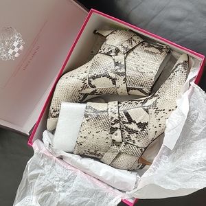 Perfect Vince Camuto VC-Merrie Ankle Booties 100% Unused New in Original Box